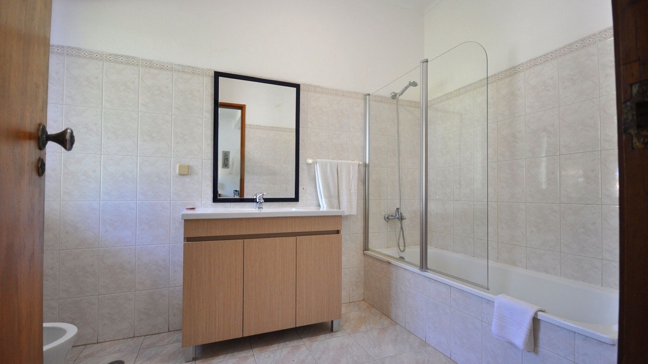 Photo of Bathroom in Quarteira