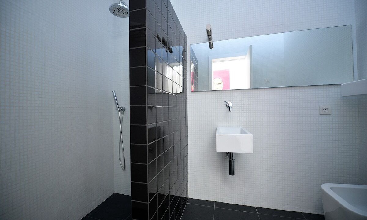 Photo of Bathroom in Caminha