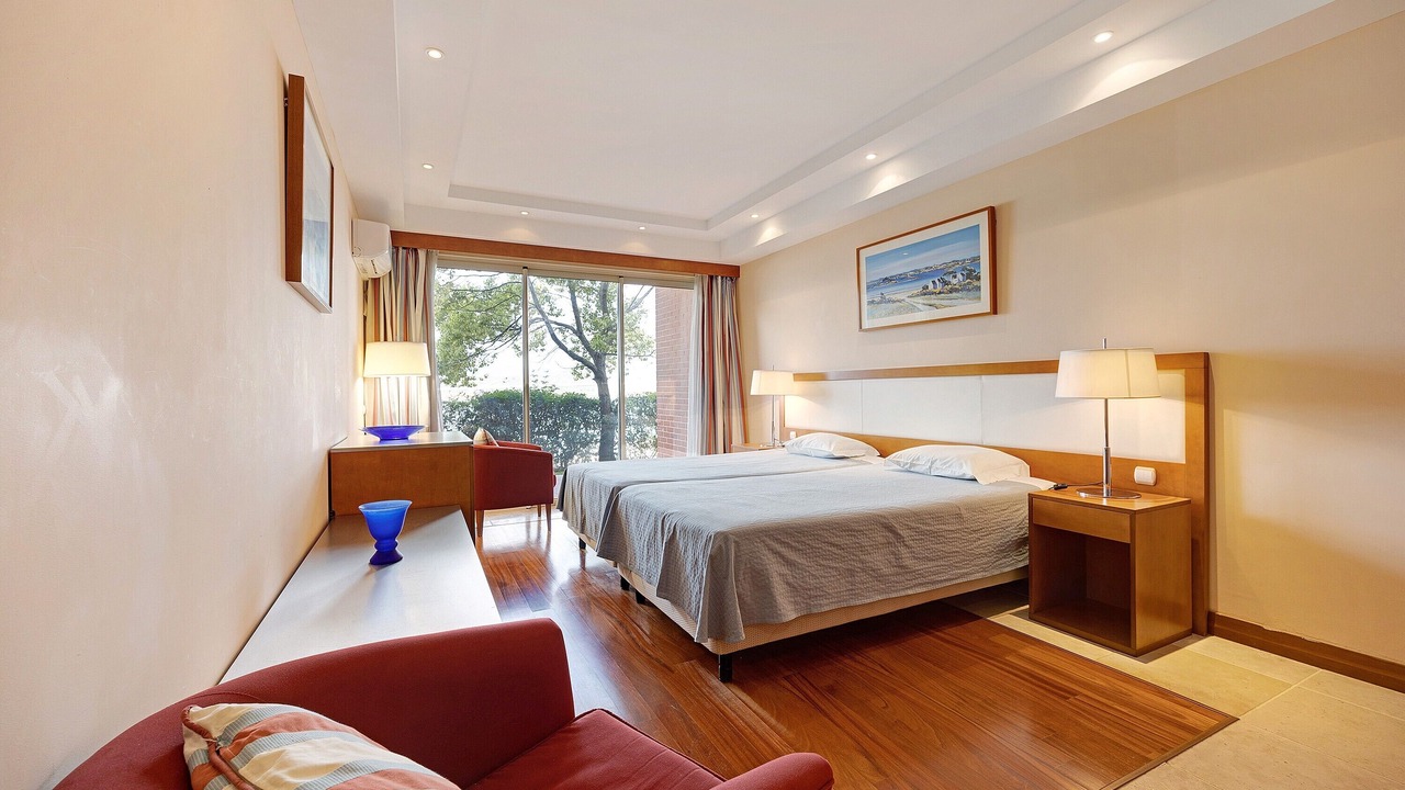 Photo of Bedroom in Mexilhoeira da Carregacao