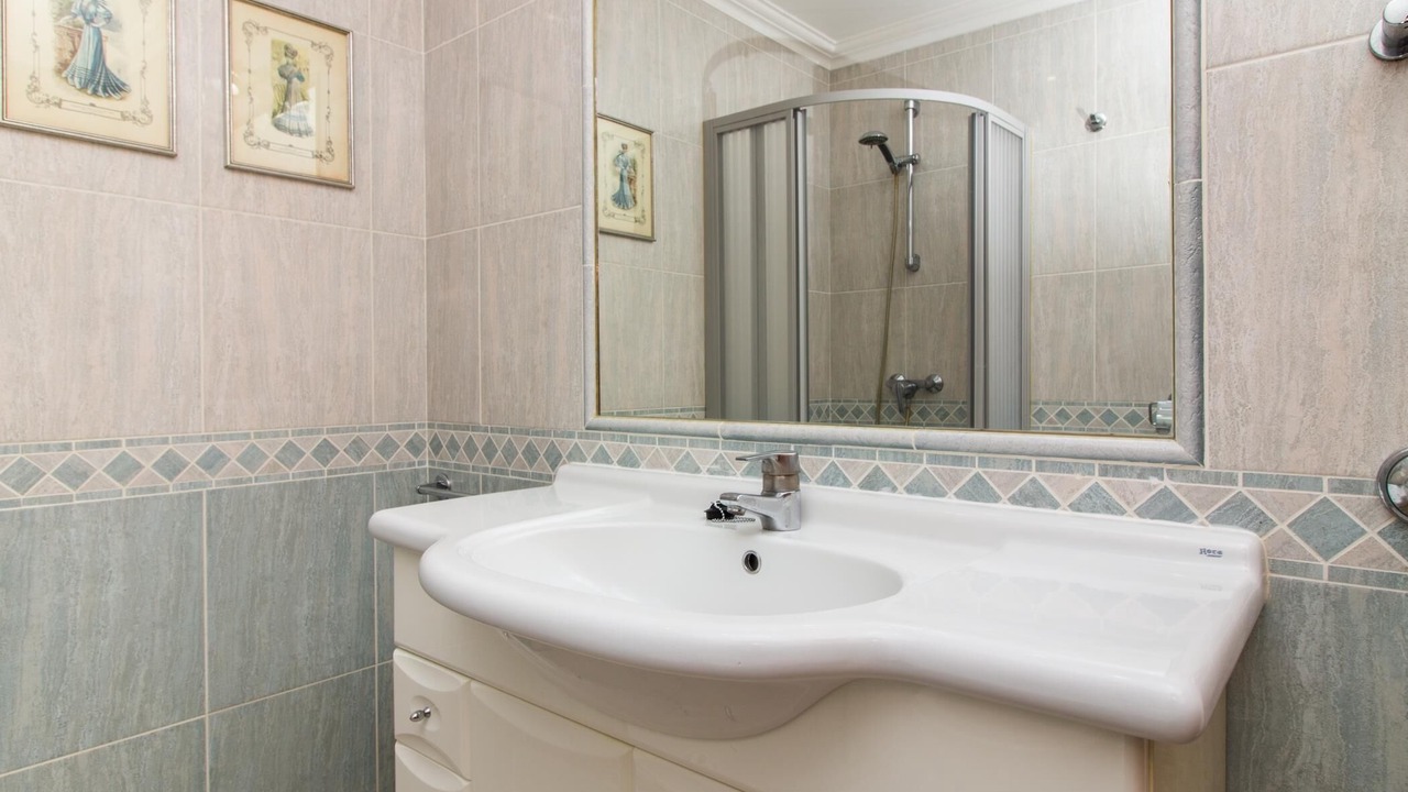 Photo of Bathroom in Oura