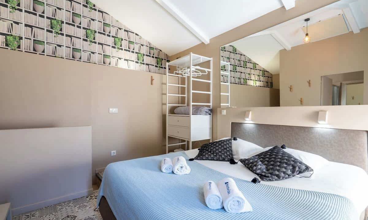 Photo of Bedroom in Lordelo do Ouro e Massarelos