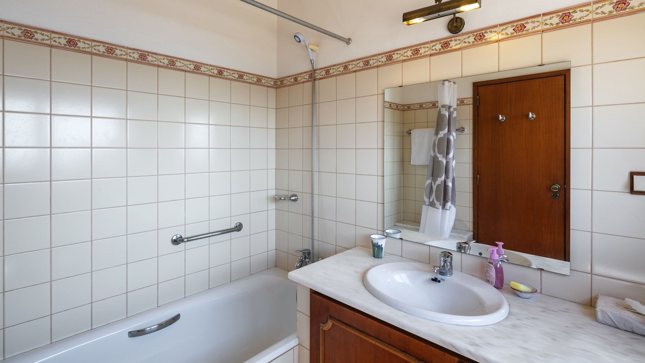 Photo of Bathroom in Lagoa e Carvoeiro