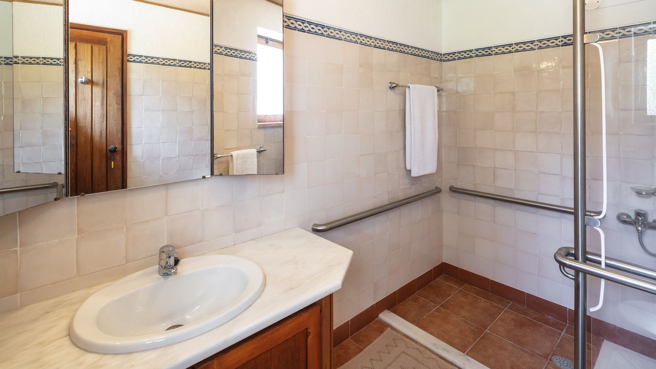 Photo of Bathroom in Lagoa e Carvoeiro