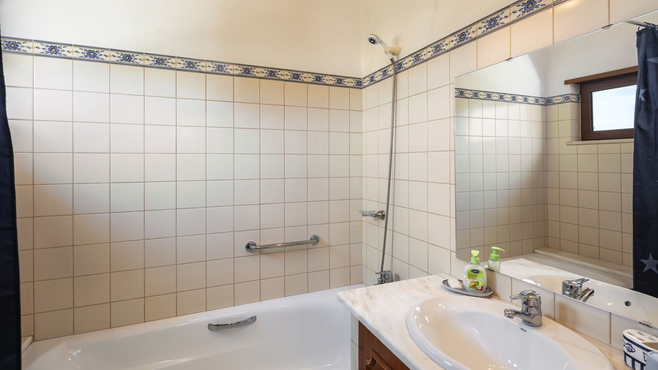 Photo of Bathroom in Lagoa e Carvoeiro