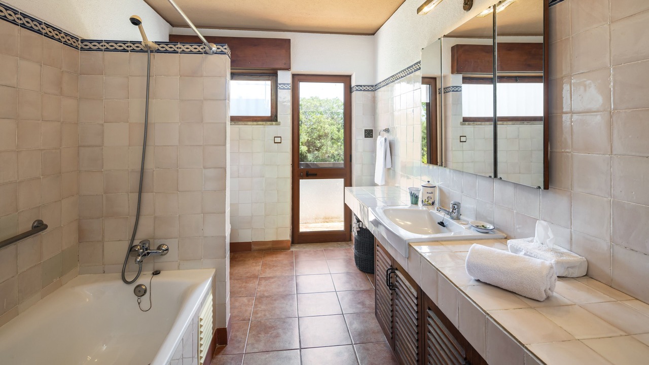 Photo of Bathroom in Lagoa e Carvoeiro
