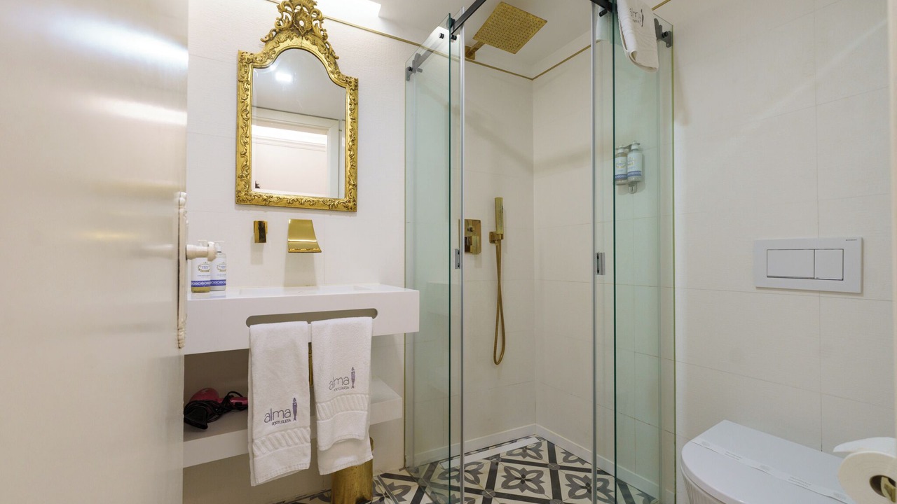 Photo of Bathroom in Santo Estevao