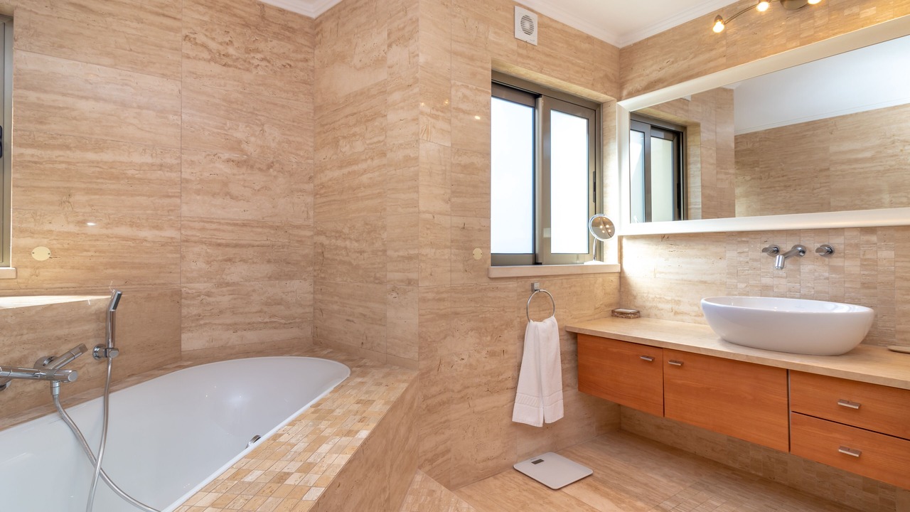 Photo of Bathroom in Ferragudo