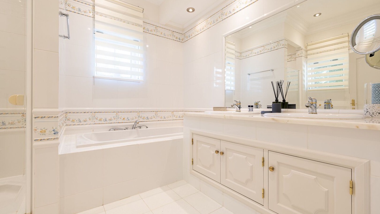 Photo of Bathroom in Almancil