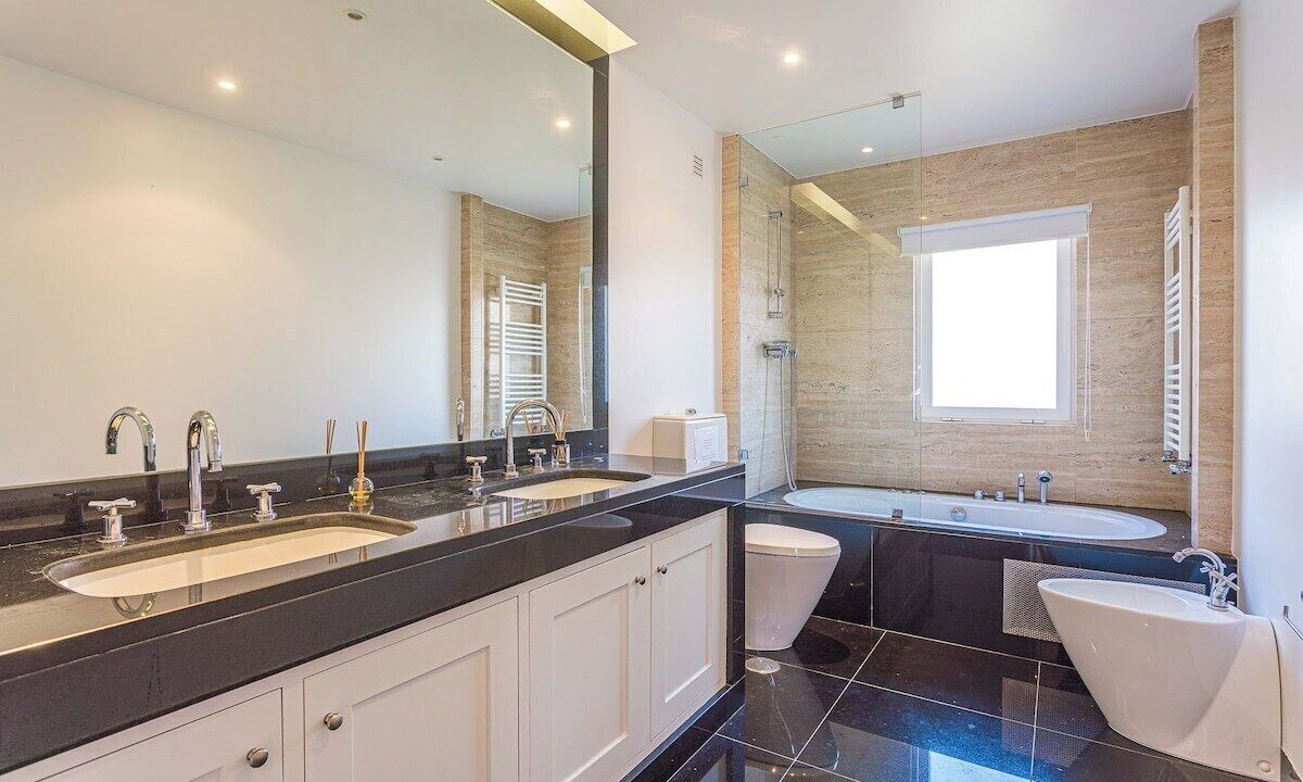 Photo of Bathroom in Cascais