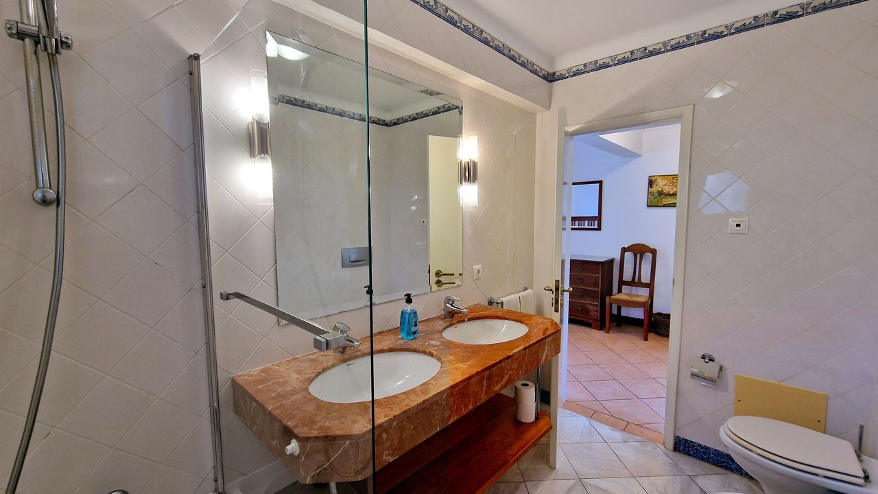 Photo of Bathroom in Canico