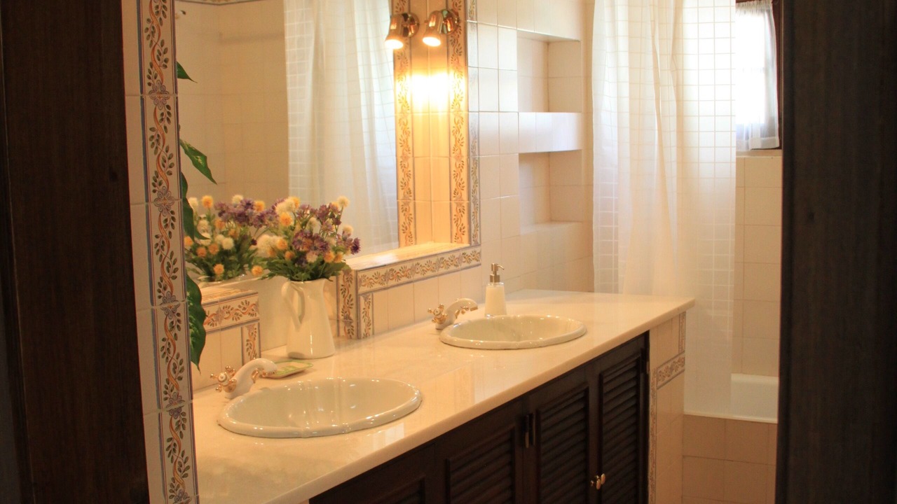 Photo of Bathroom in Colares