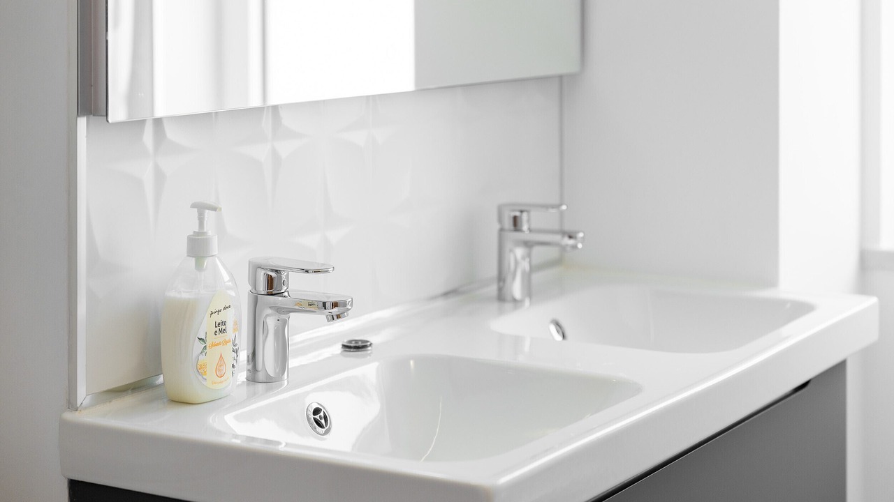 Photo of Bathroom in Meia Praia