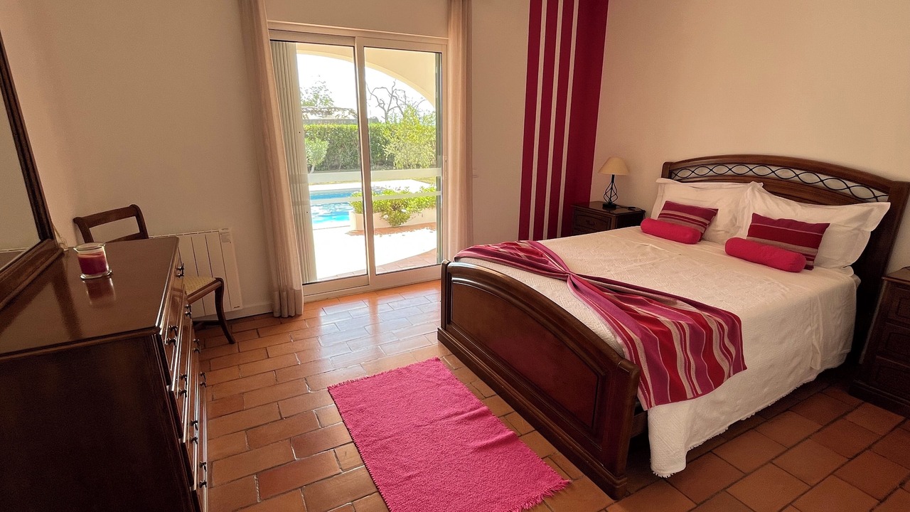 Photo of Bedroom in Alfeicao