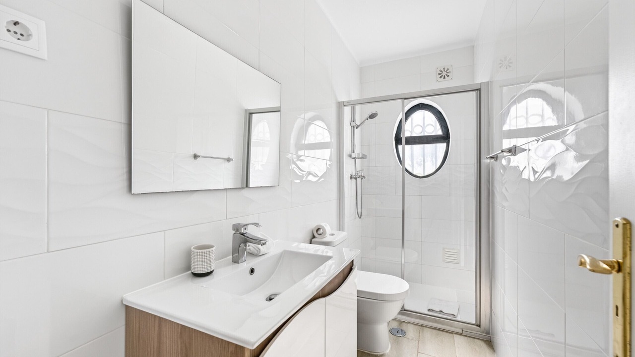 Photo of Bathroom in Quarteira