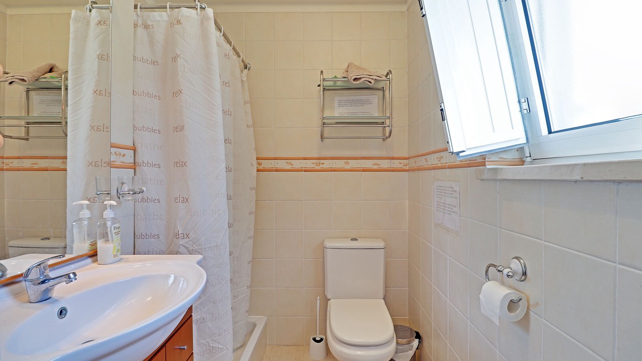 Photo of Bathroom in Aljezur