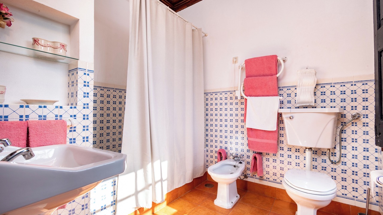 Photo of Bathroom in Lanheses