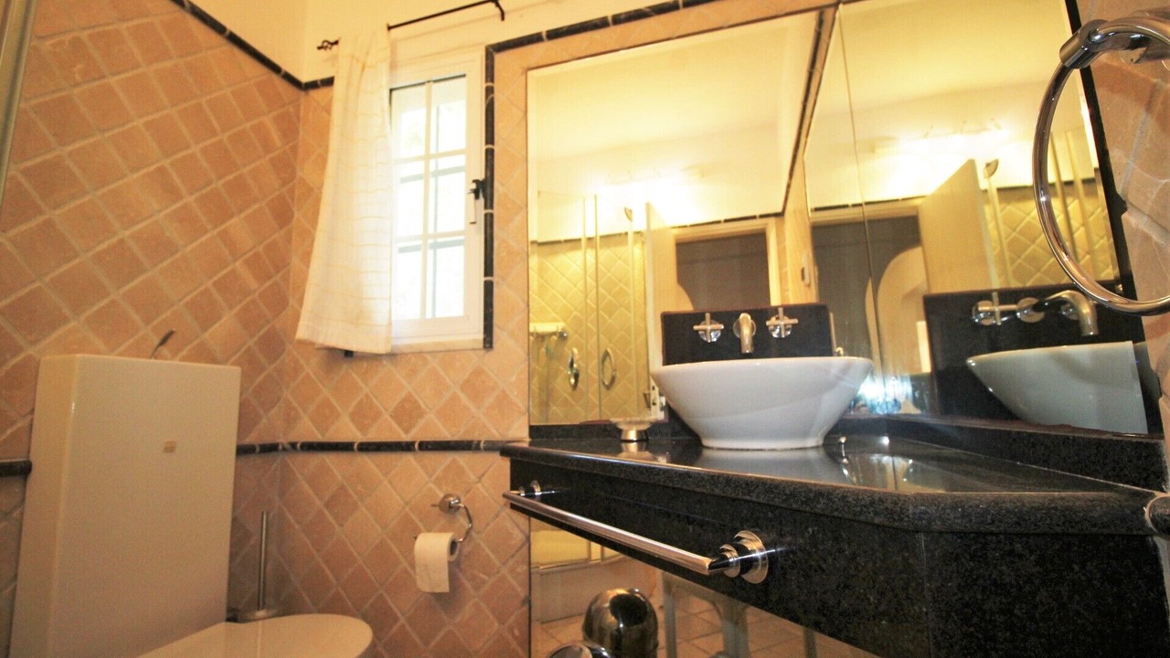 Photo of Bathroom in Porches