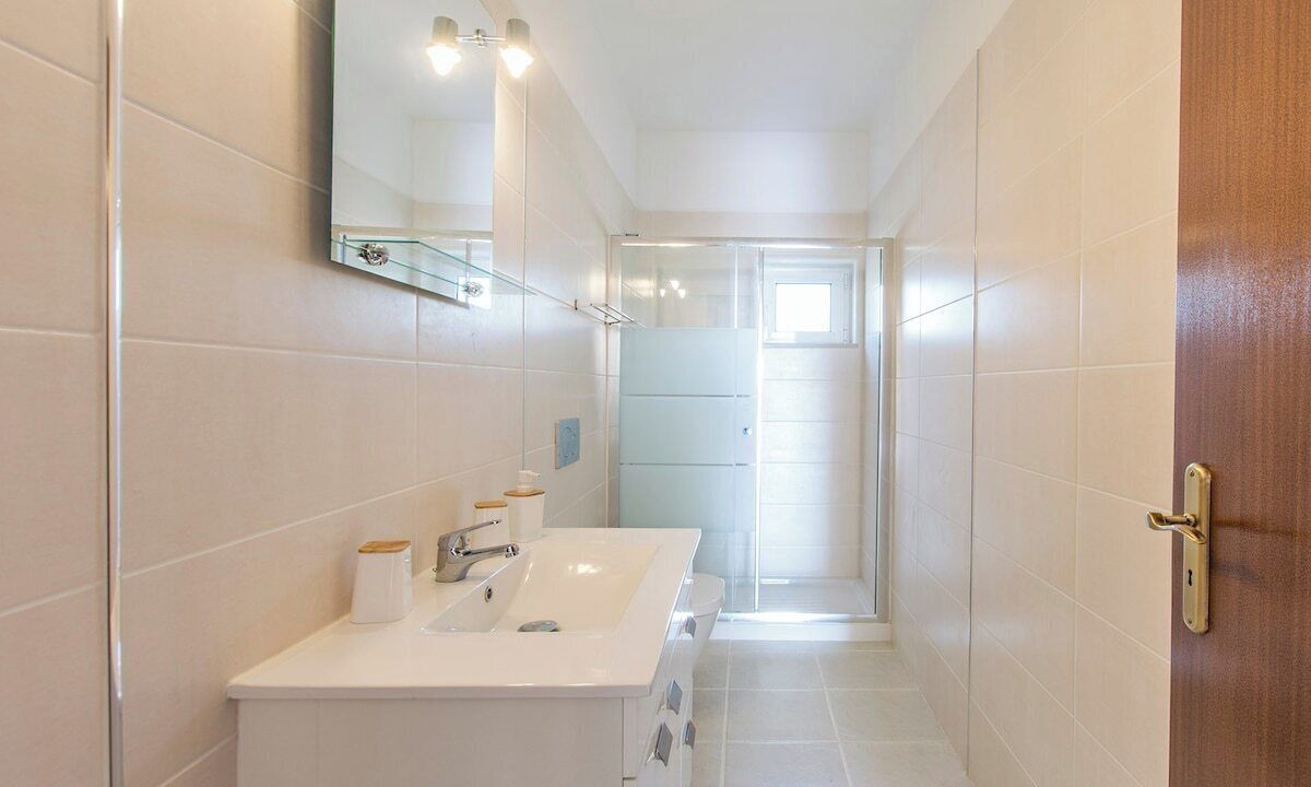 Photo of Bathroom in Tunes