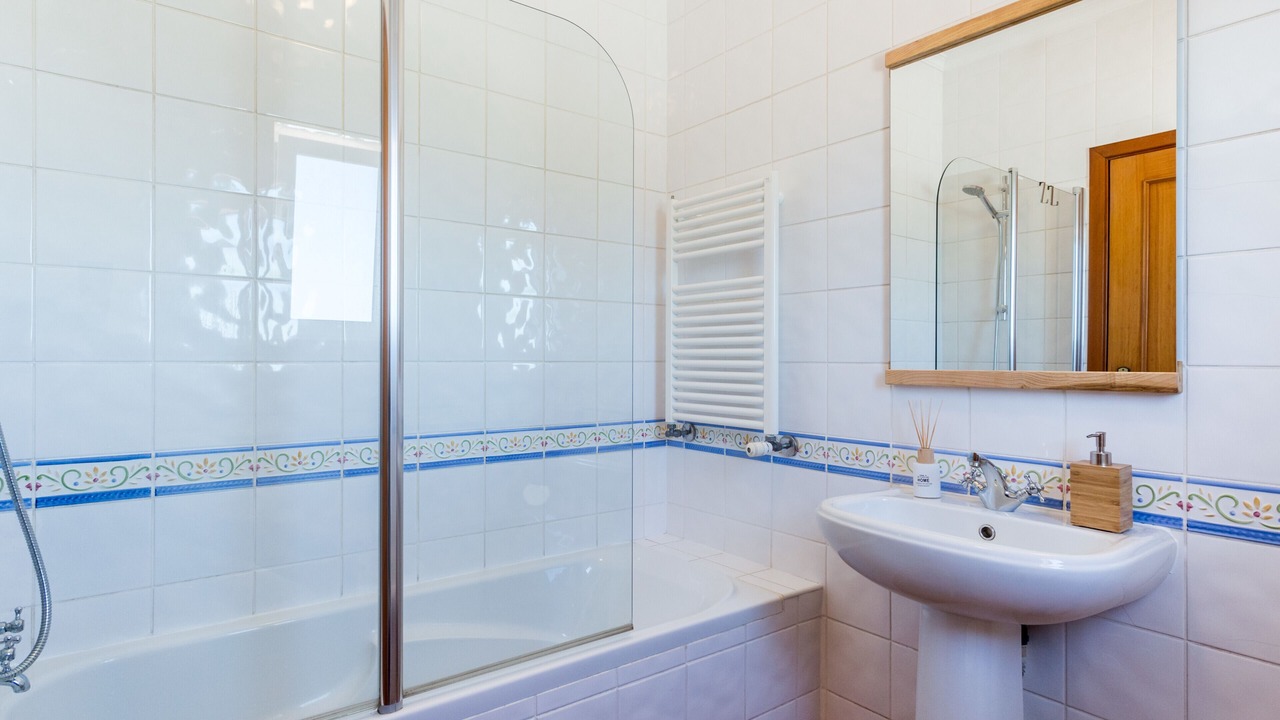 Photo of Bathroom in Salema