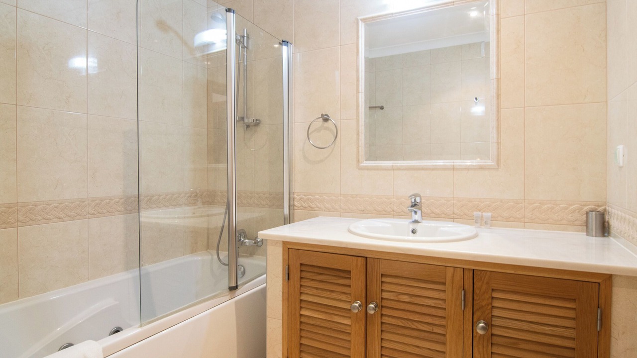 Photo of Bathroom in Salema