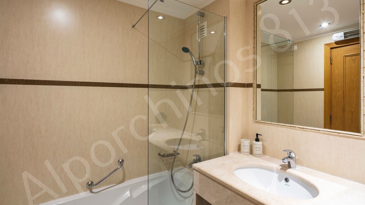 Photo of Bathroom in Alporchinhos