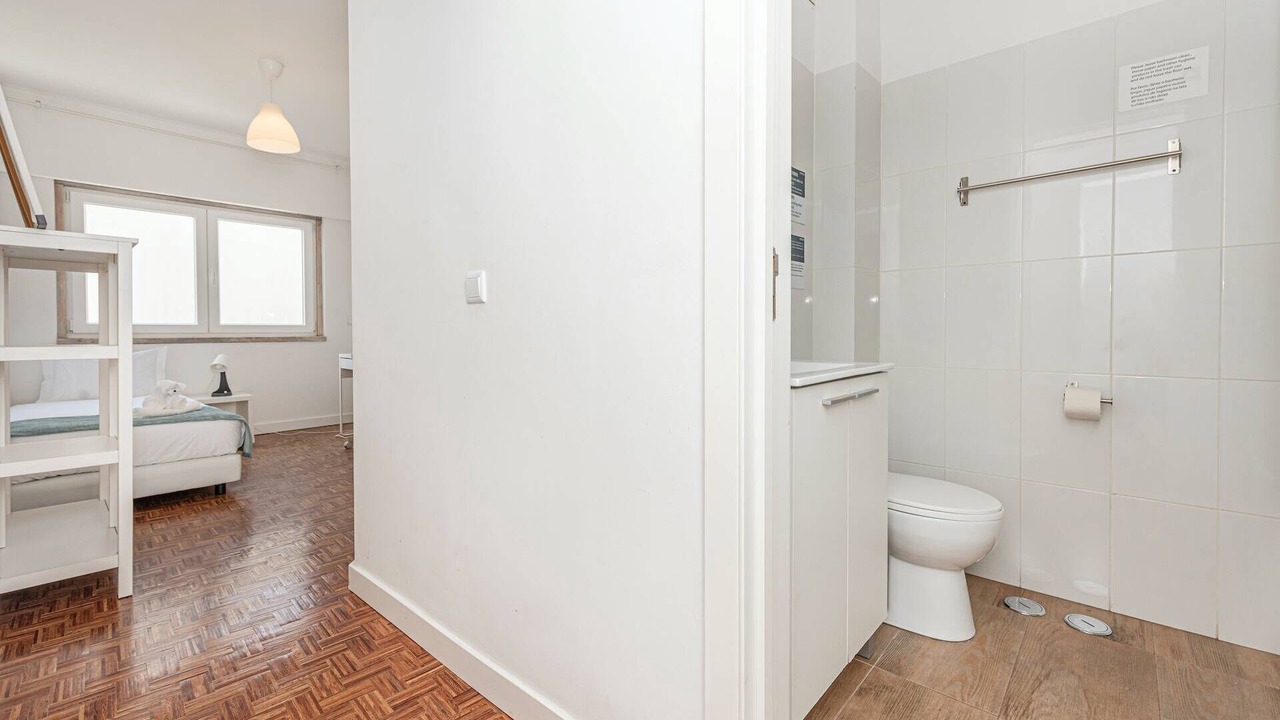 Photo of Bathroom in Campolide