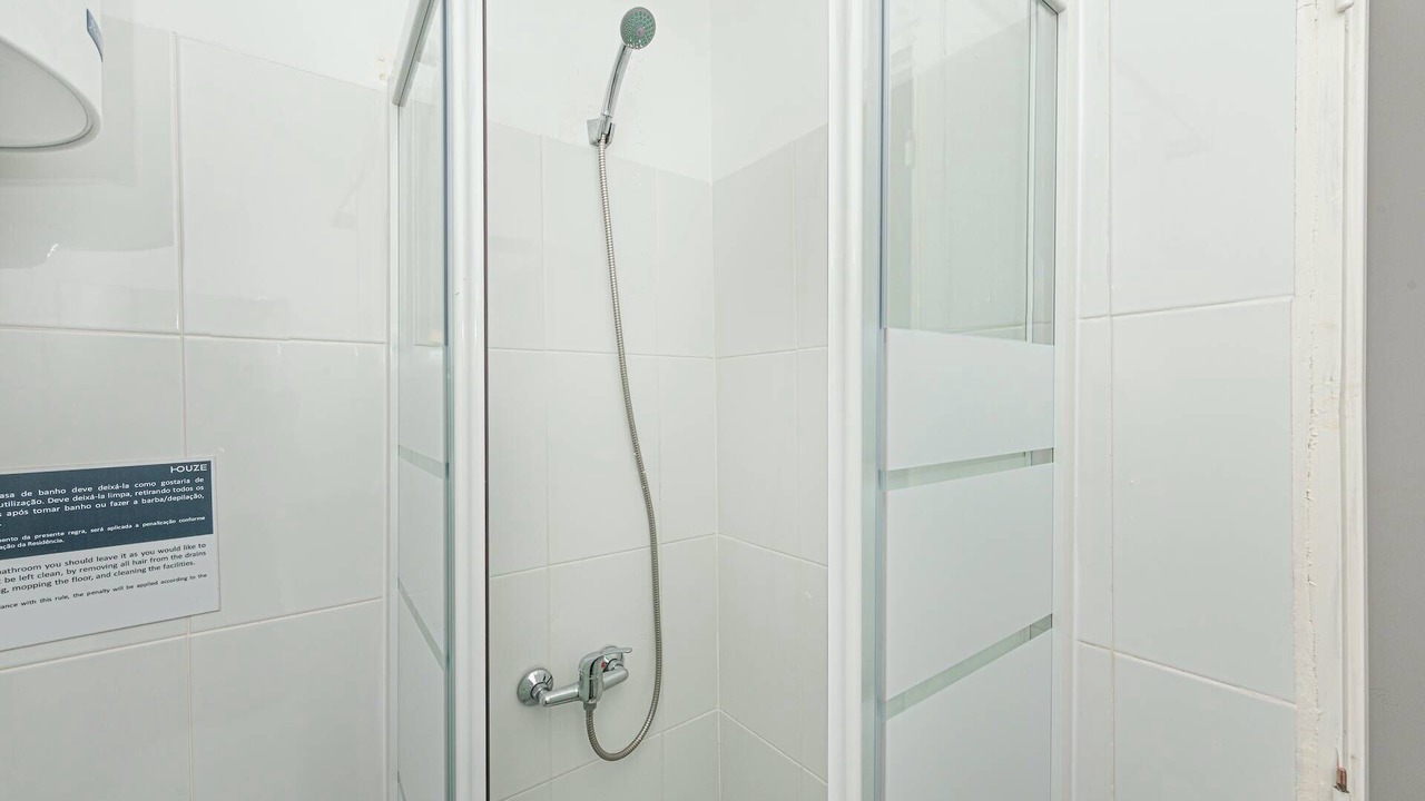 Photo of Bathroom in Campolide