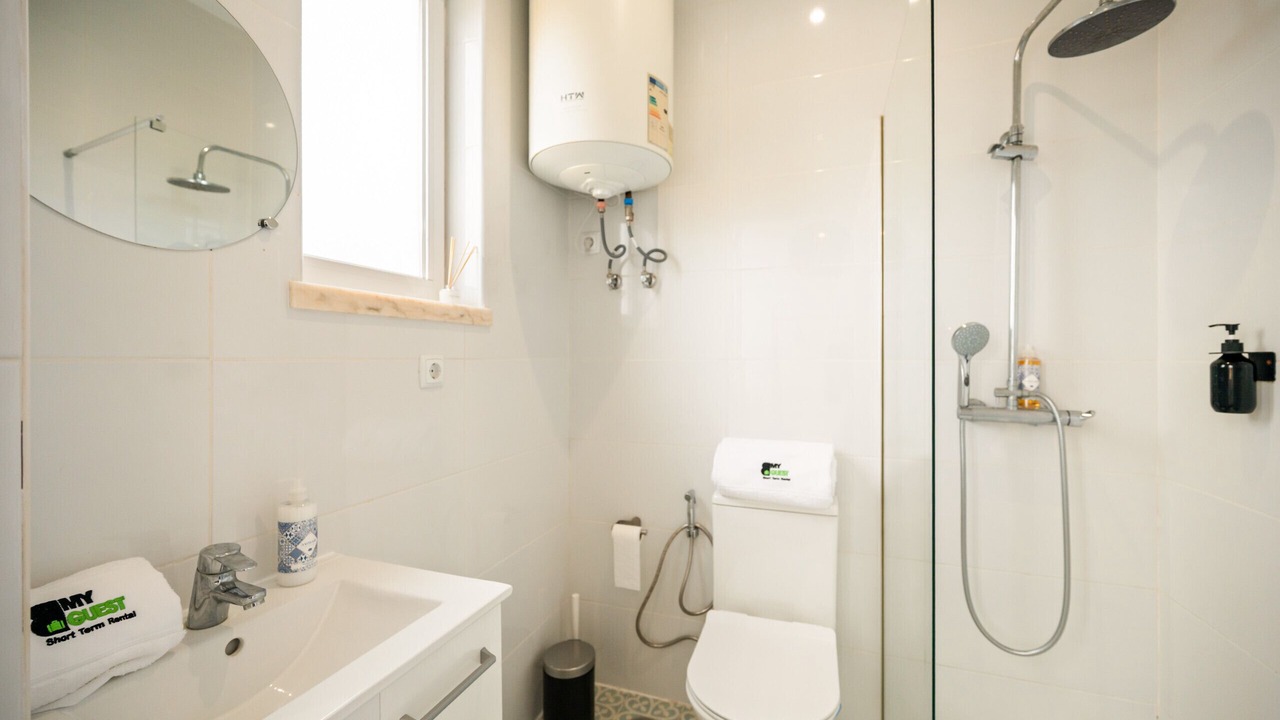 Photo of Bathroom in Linda-a-Velha