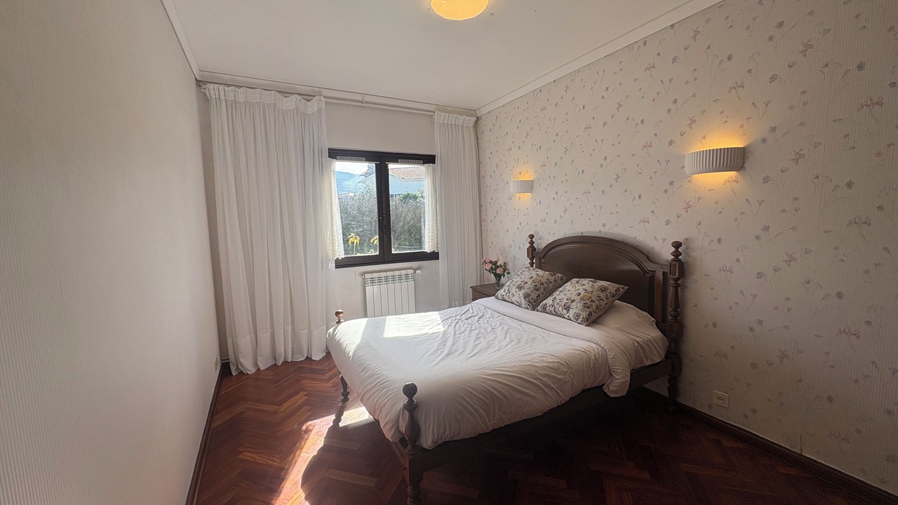 Photo of Bedroom in Caminha