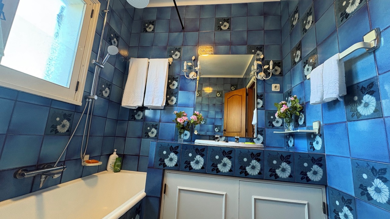 Photo of Bathroom in Caminha