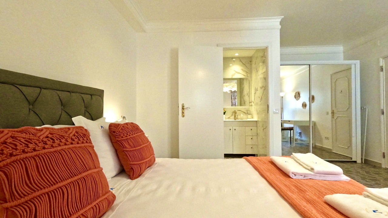 Photo of Bedroom in Carcavelos