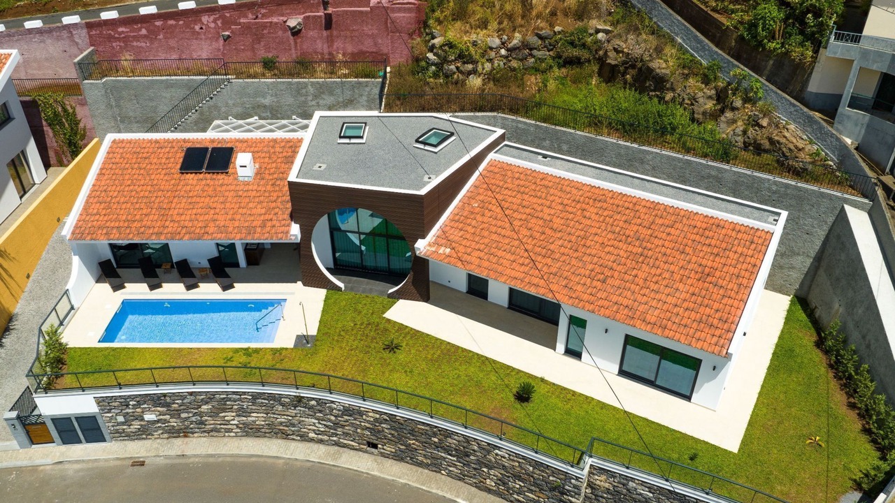 Photo of Others in Canhas