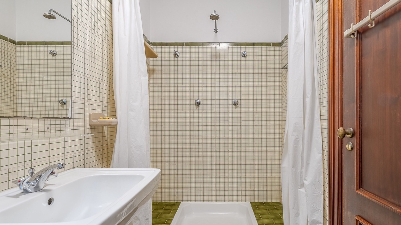 Photo of Bathroom in Colares