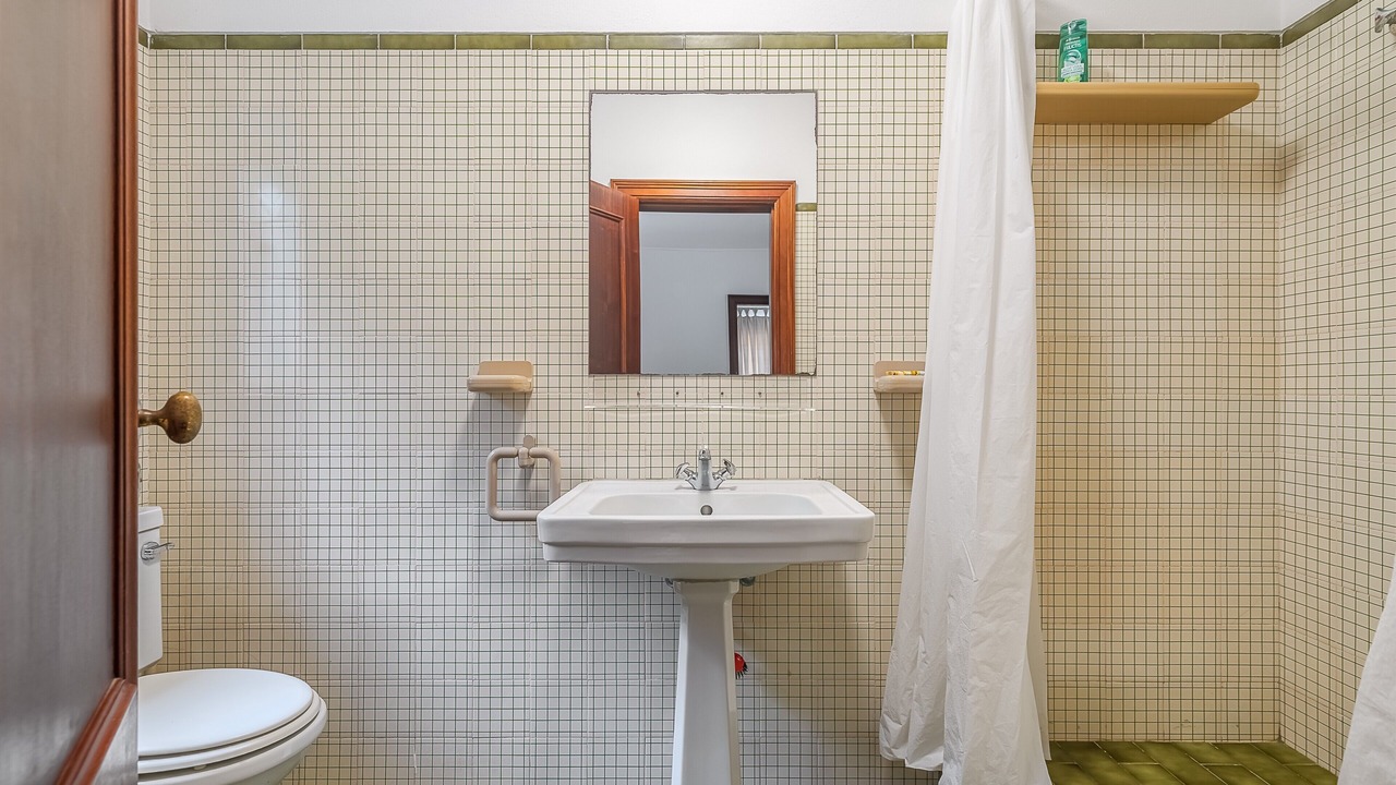 Photo of Bathroom in Colares