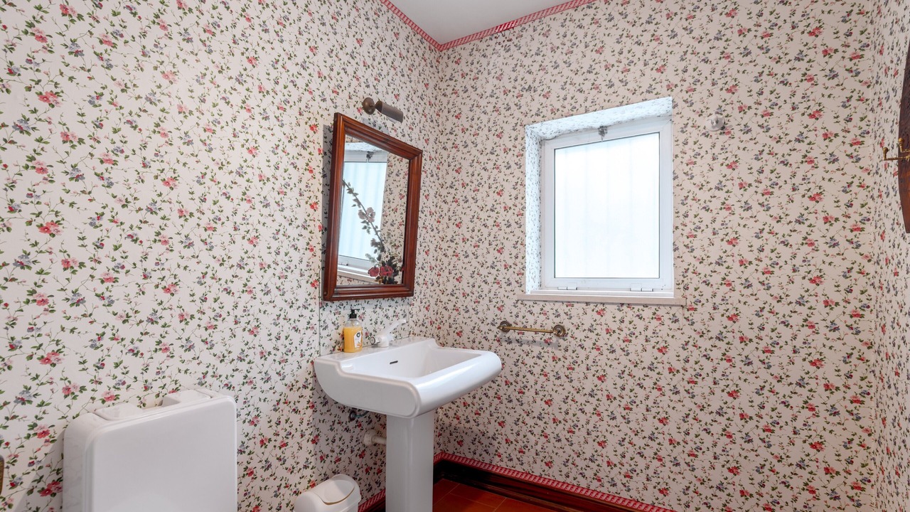 Photo of Bathroom in Colares