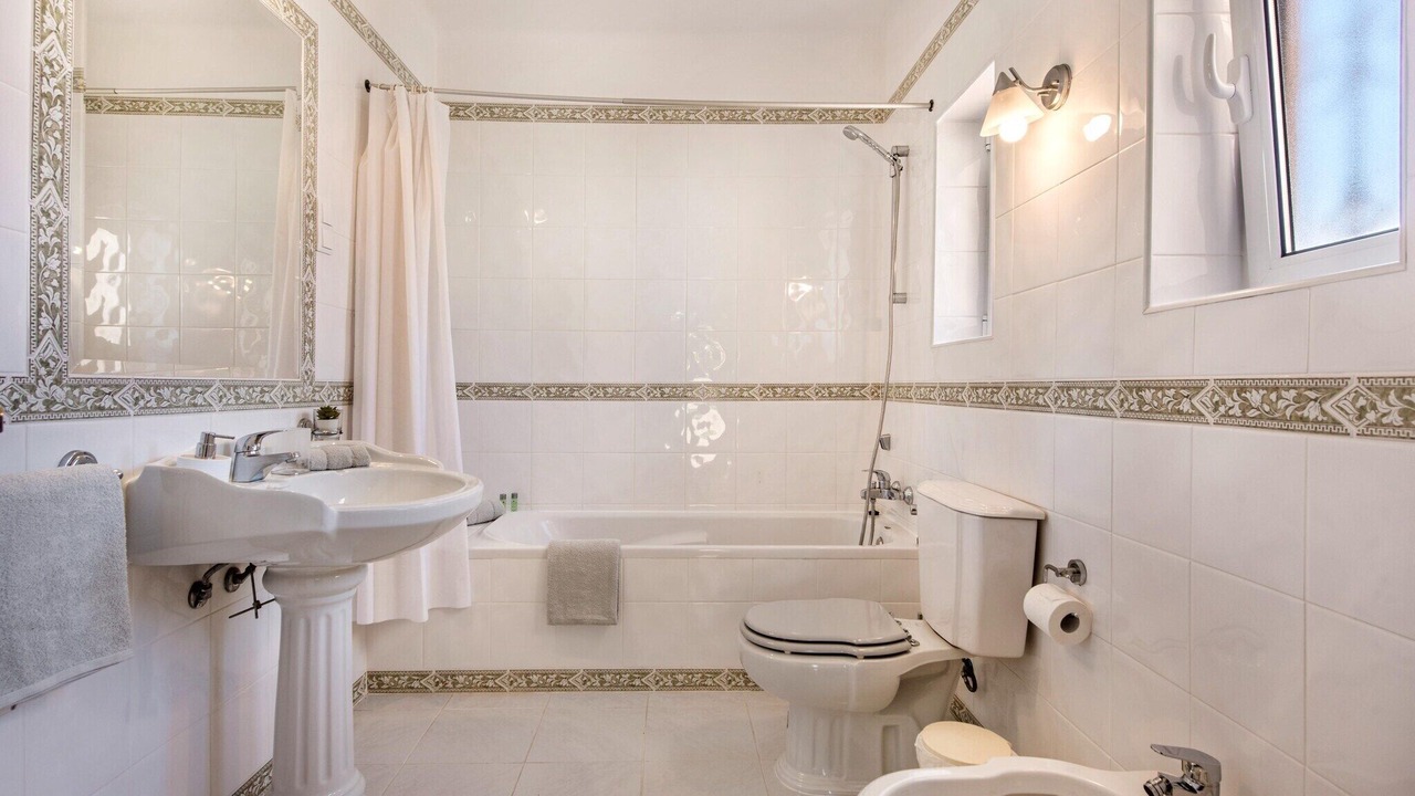 Photo of Bathroom in Quarteira