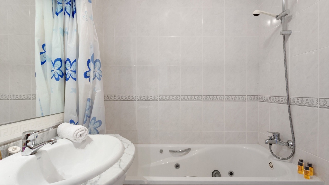 Photo of Bathroom in Canico