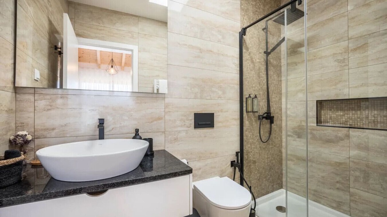 Photo of Bathroom in Rogil