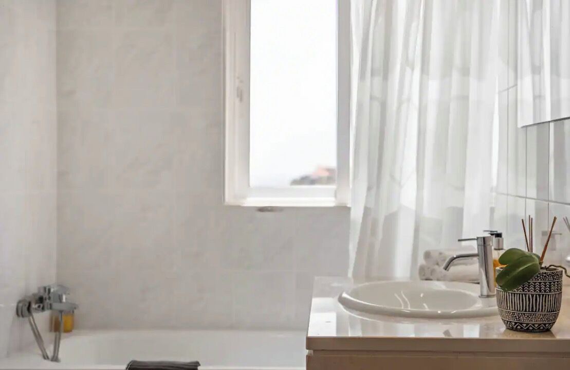 Photo of Bathroom in Canico