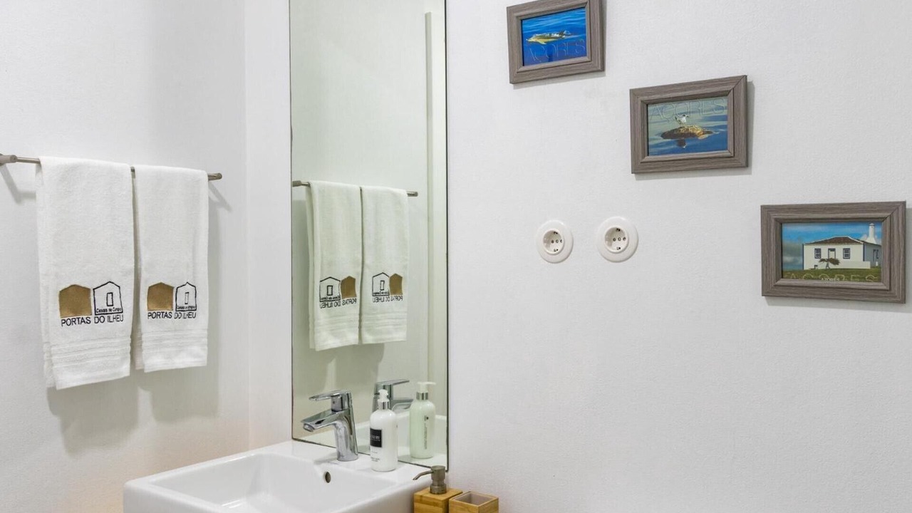 Photo of Bathroom in Santa Cruz da Graciosa