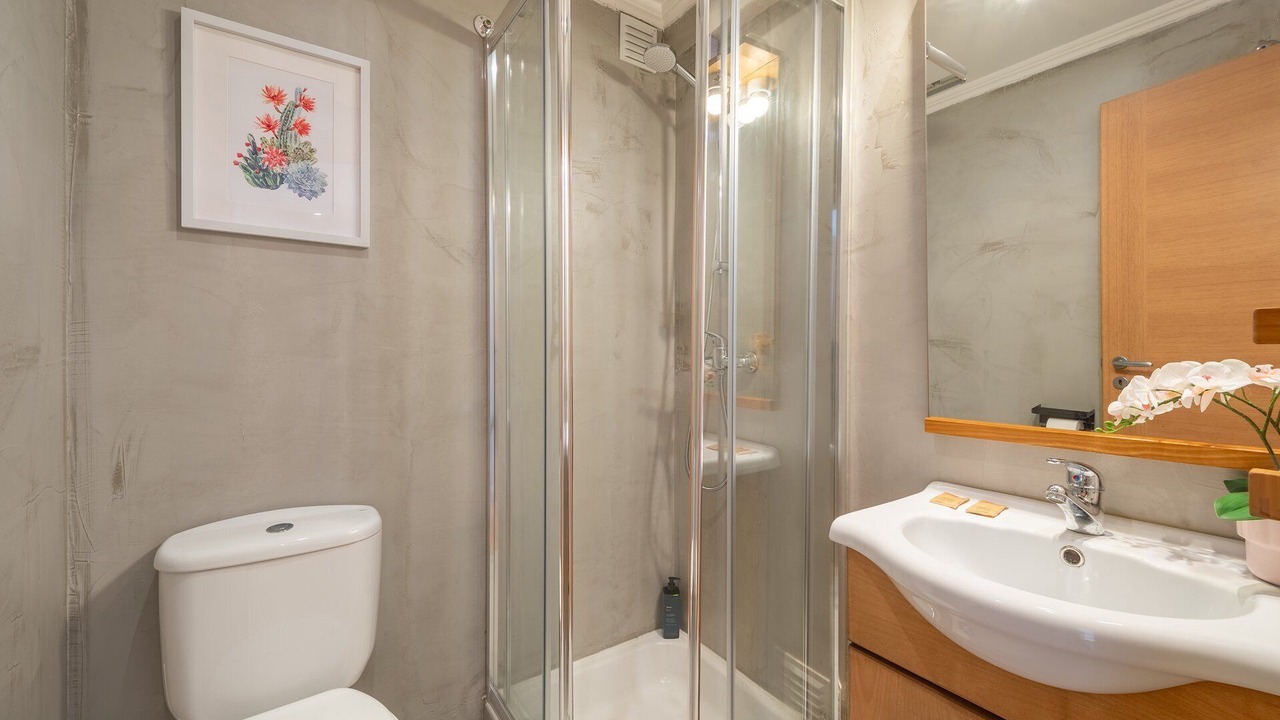 Photo of Bathroom in Linda-a-Velha