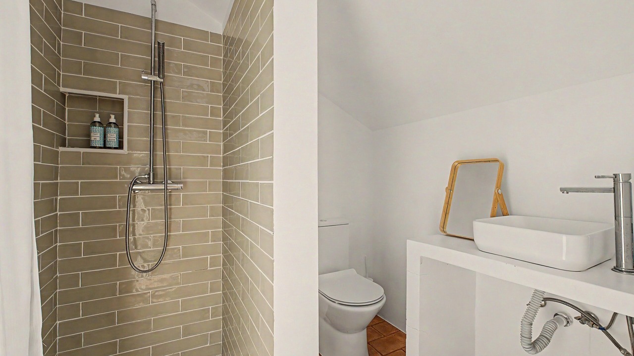 Photo of Bathroom in Erra