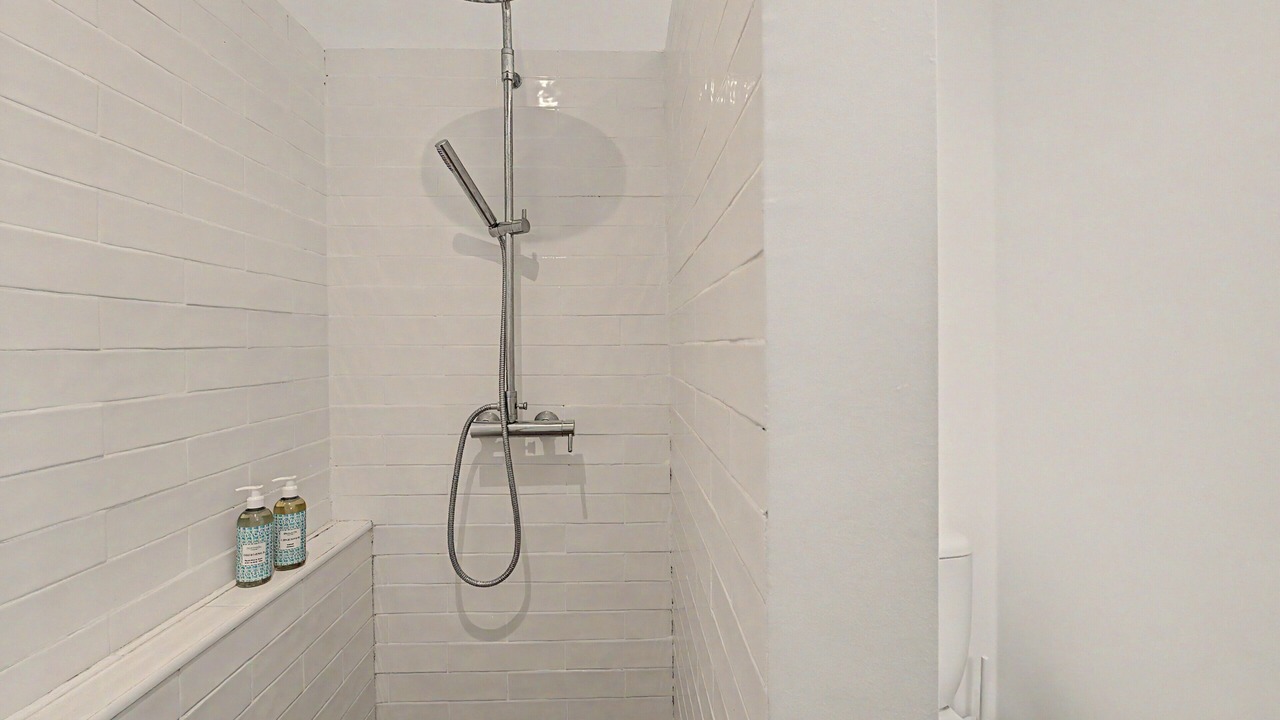 Photo of Bathroom in Erra
