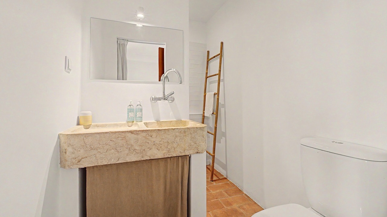 Photo of Bathroom in Erra