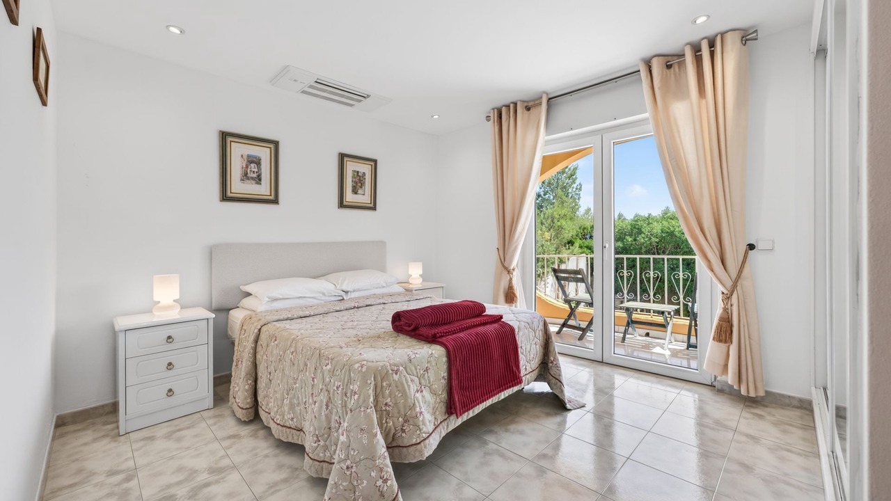 Photo of Bedroom in Monte Raposo