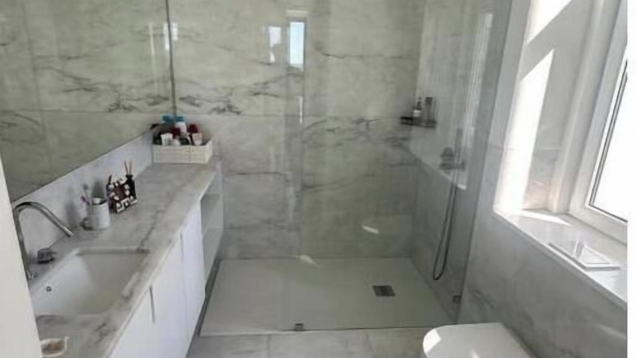 Photo of Bathroom in Linda-a-Velha