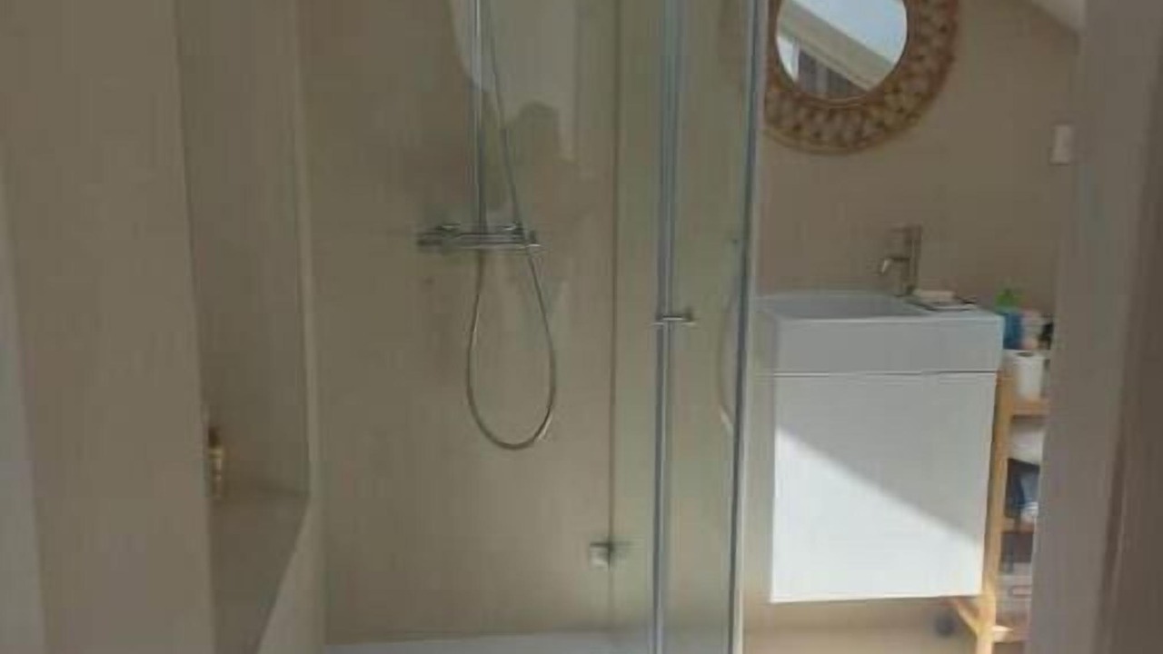 Photo of Bathroom in Linda-a-Velha