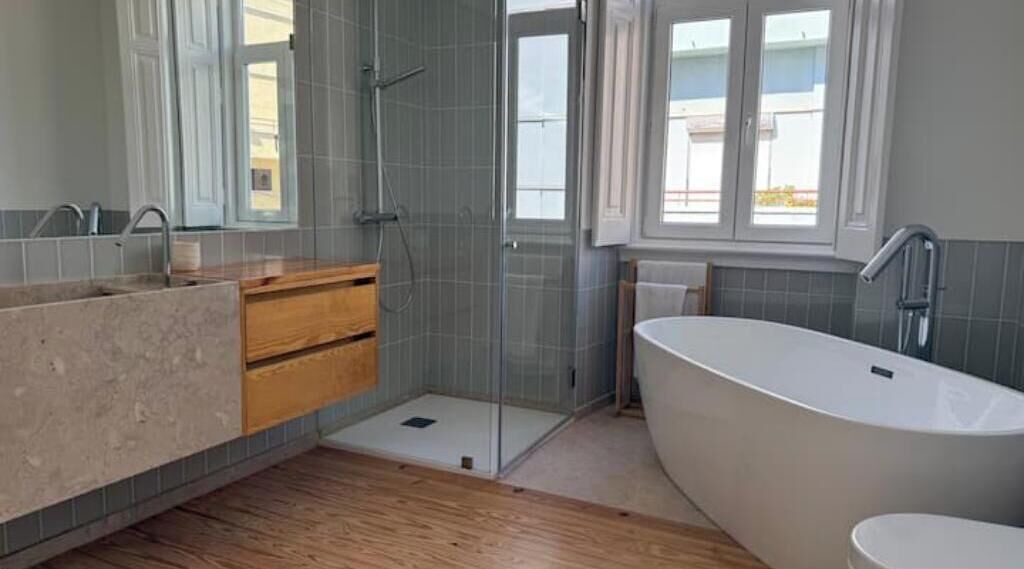 Photo of Bathroom in Linda-a-Velha
