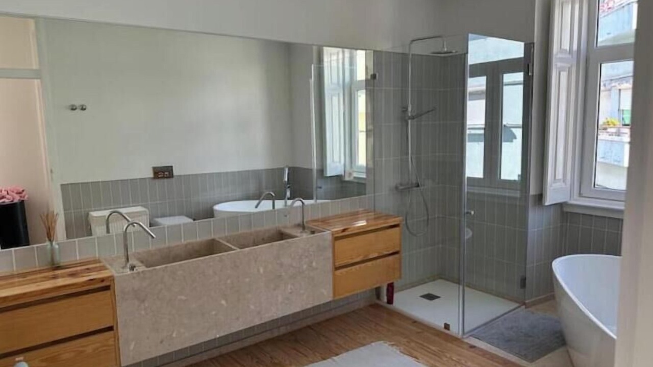 Photo of Bathroom in Linda-a-Velha