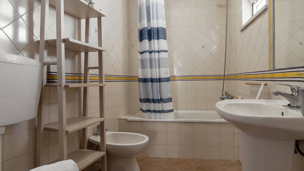Photo of Bathroom in Alcobaca